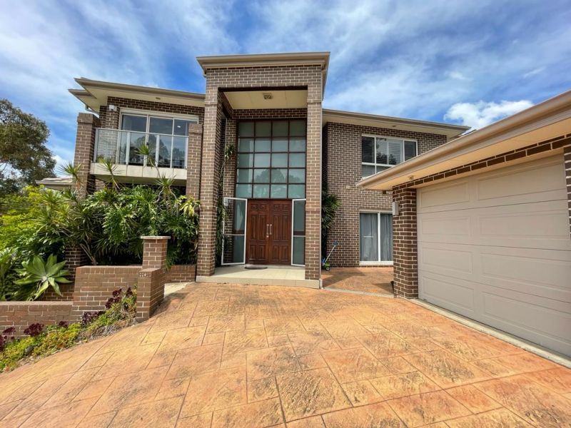 5 bedrooms House in  BEAUMONT HILLS NSW, 2155