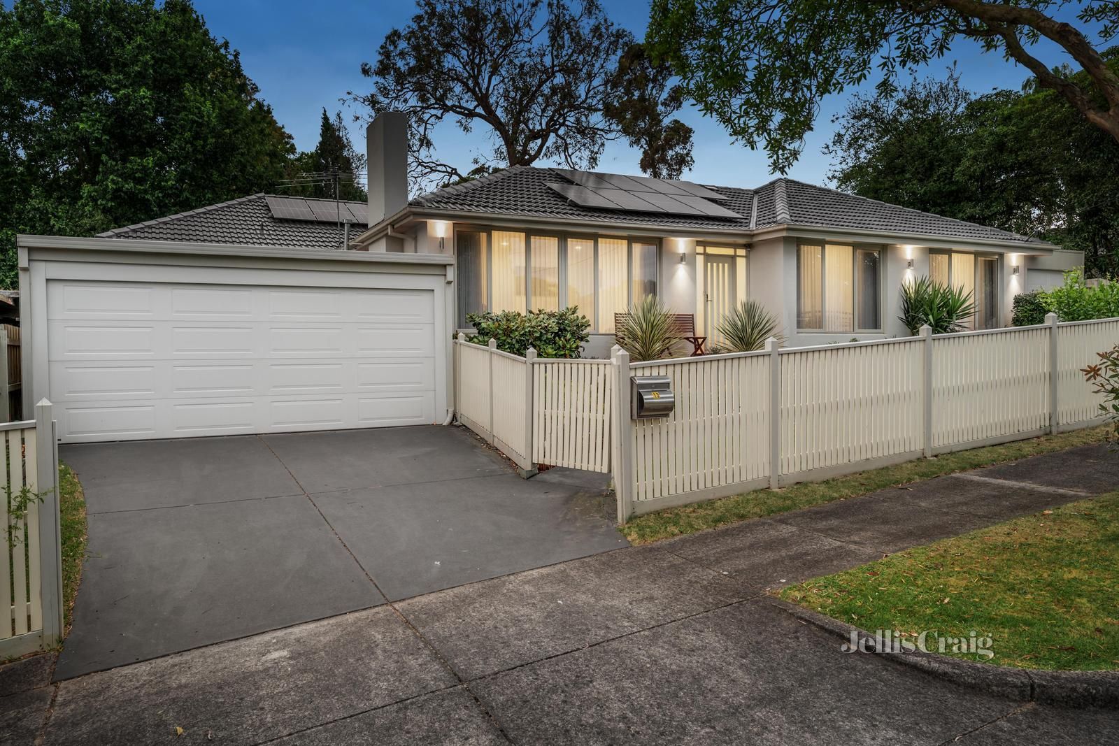 4 bedrooms House in 13 Valency Court MITCHAM VIC, 3132