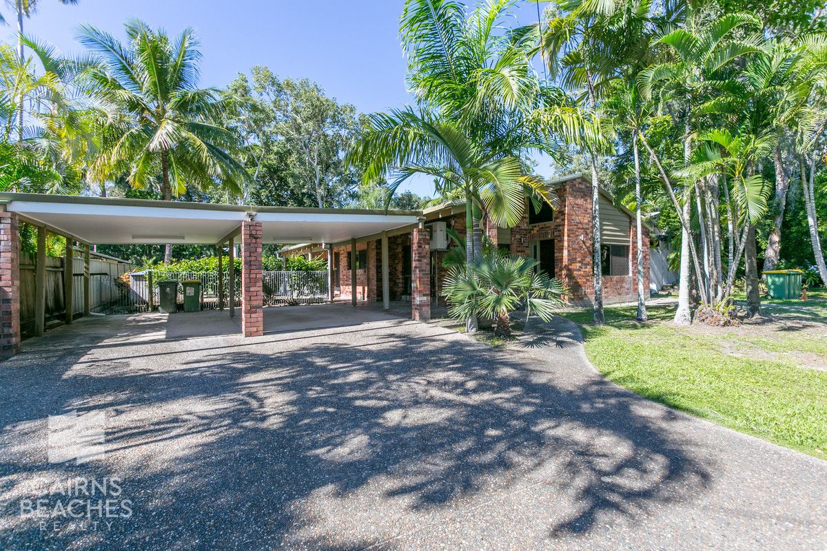 5 bedrooms House in 32 Petersen Street TRINITY BEACH QLD, 4879