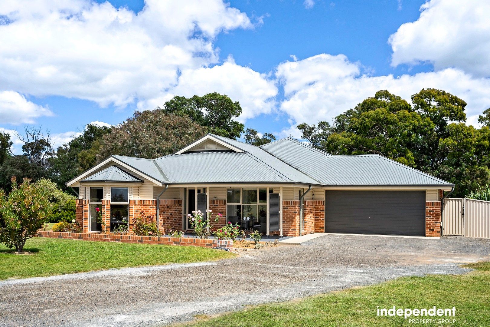 5 bedrooms House in 4 Cunningham Close MURRUMBATEMAN NSW, 2582