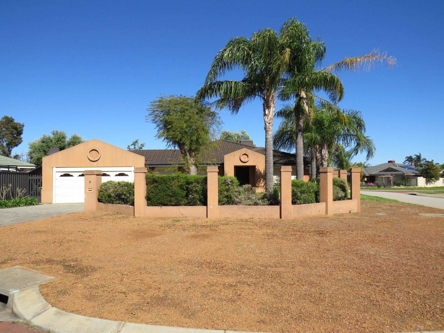 4 bedrooms House in 8 Tourmaline Gardens FORRESTFIELD WA, 6058