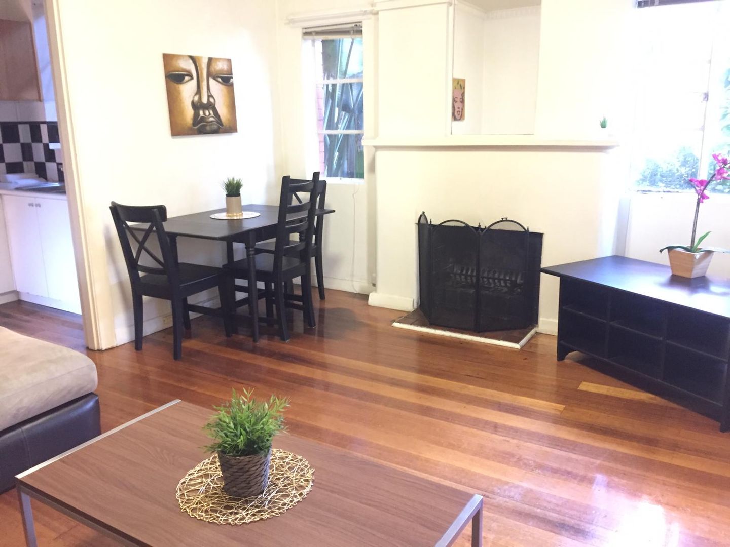 2 bedrooms Apartment / Unit / Flat in 2 Southey st ELWOOD VIC, 3184