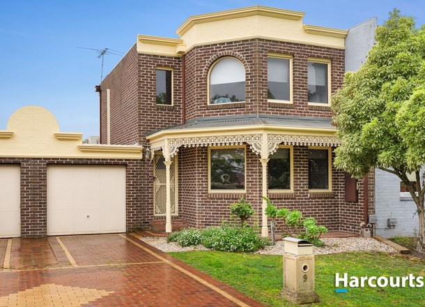 9 Tarrangower Place, Berwick VIC 3806