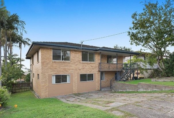 6 bedrooms House in 21 Brownie Street JAMBOREE HEIGHTS QLD, 4074