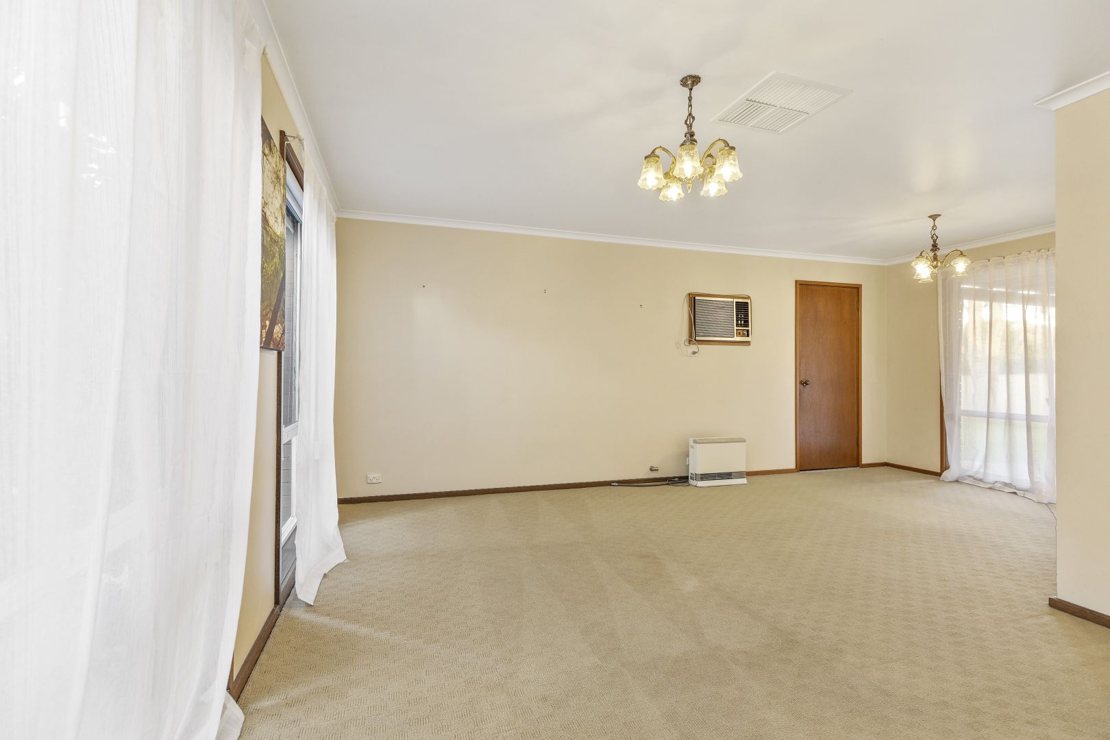 31 Gregory Crescent, Lake Albert NSW 2650 House For Rent 470 Domain