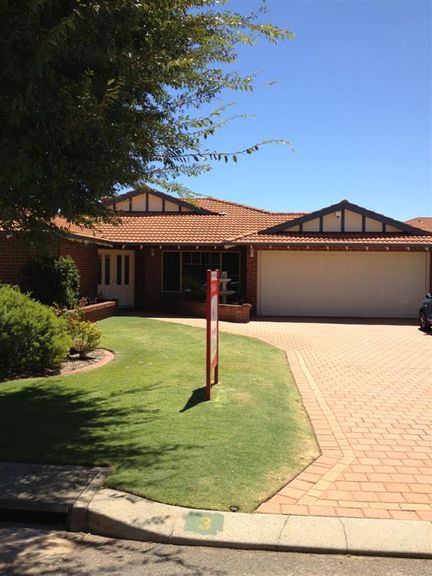4 bedrooms House in 3 Lacombe Court CANNING VALE WA, 6155