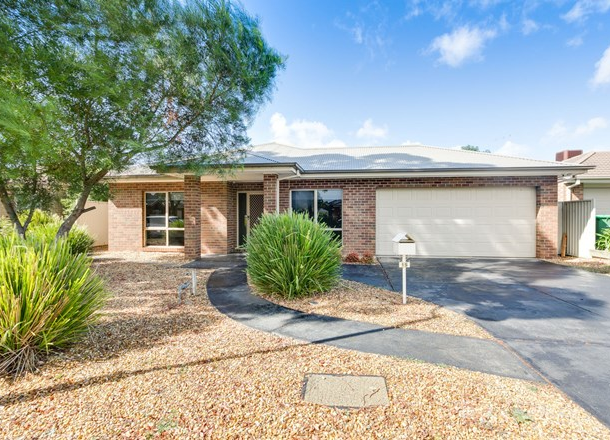 15 Wonboyn Close, Pakenham VIC 3810