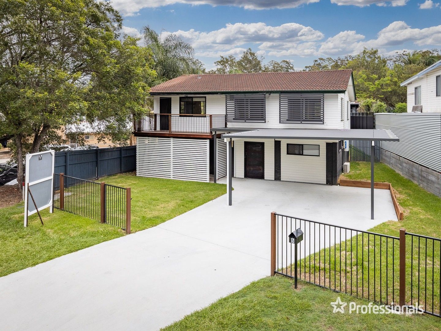 4 bedrooms House in 5 Wingara Grove FERNY HILLS QLD, 4055