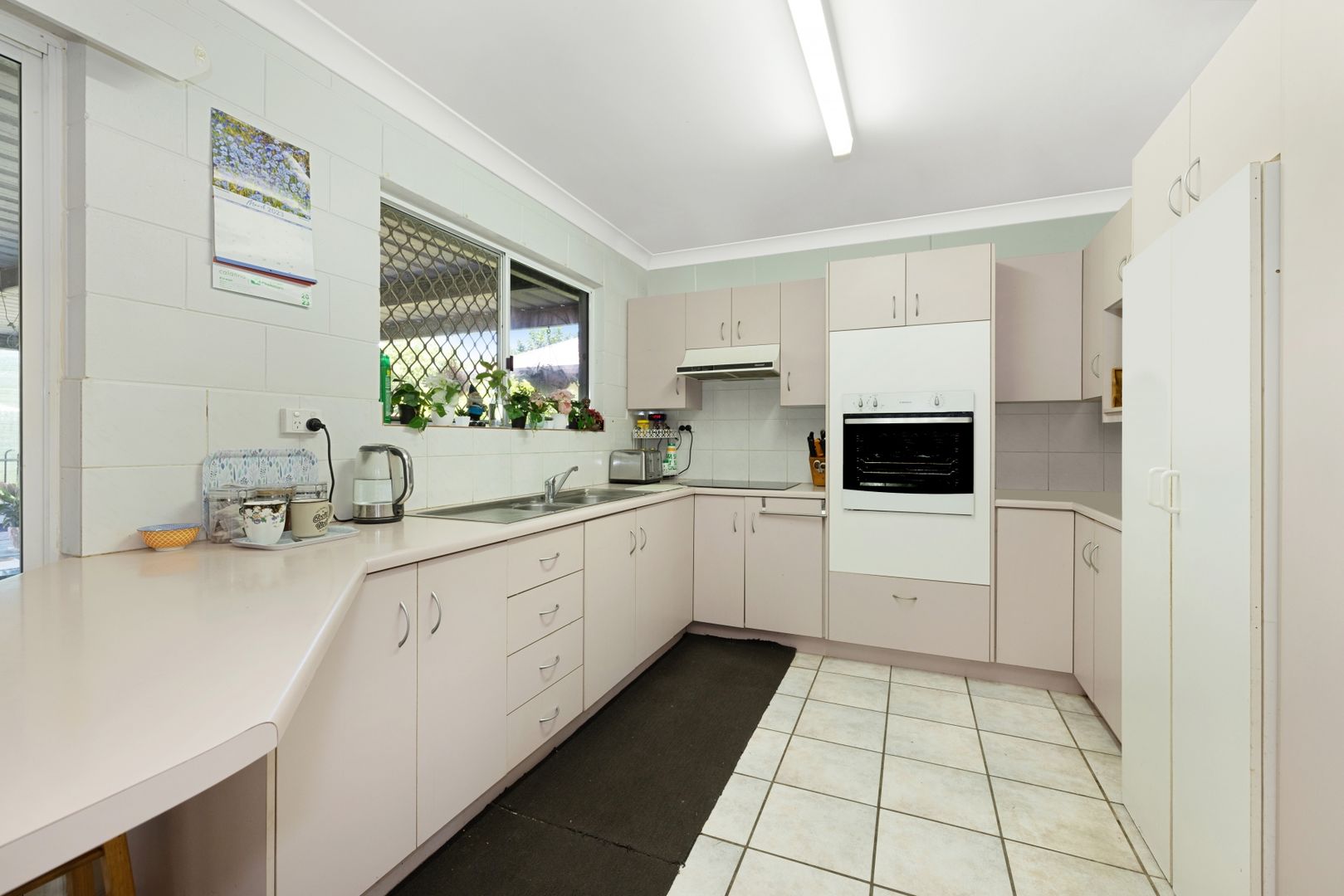 38 Leila Avenue, Rasmussen QLD 4815, Image 2