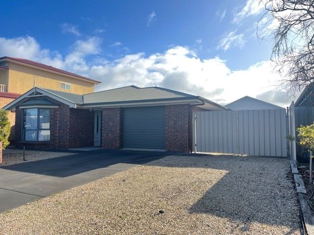 3 bedrooms House in 24 Encounter Terrace ENCOUNTER BAY SA, 5211