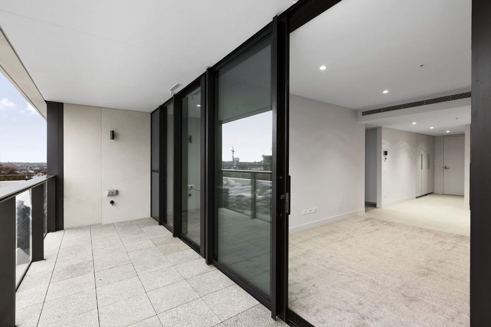 1 bedrooms Apartment / Unit / Flat in 605/296 Victoria Parade EAST MELBOURNE VIC, 3002