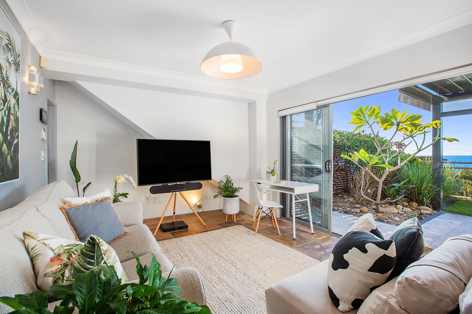 Bruce Lane, North Curl Curl NSW 2099 1 bed apartment for Rent