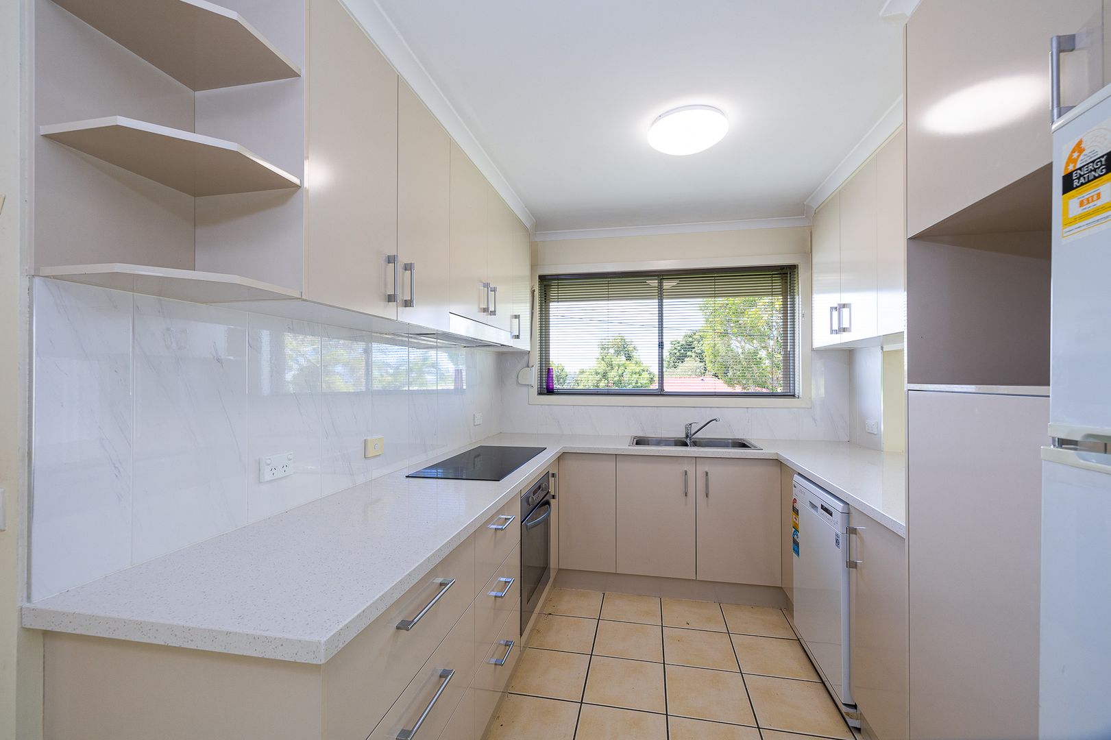 8 Volant Street, Regents Park QLD 4118, Image 2