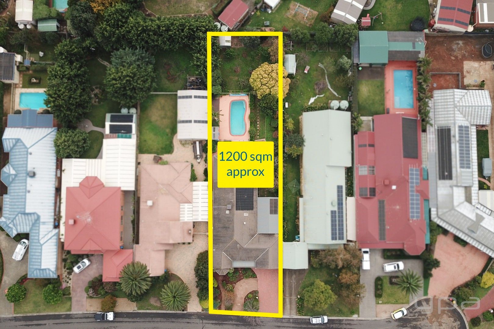 5 bedrooms House in 10 Killara Court WERRIBEE VIC, 3030