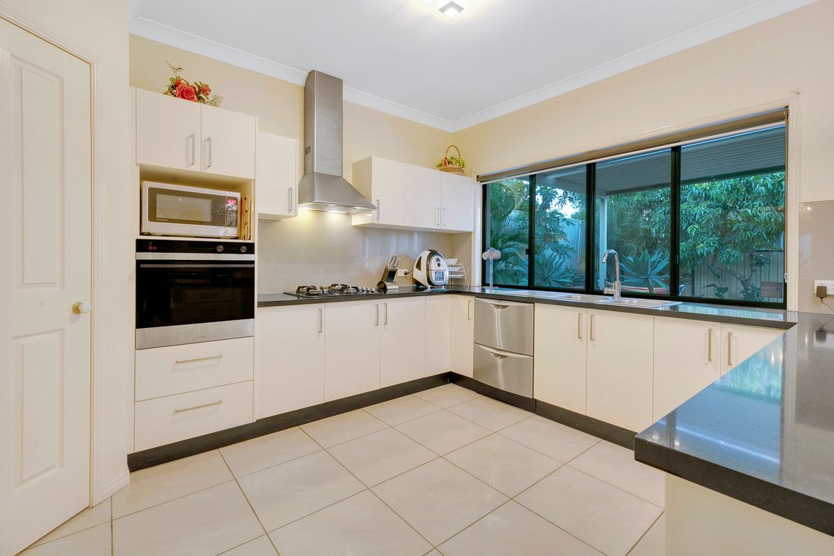 7 Doncaster Place, Forest Lake QLD 4078, Image 2
