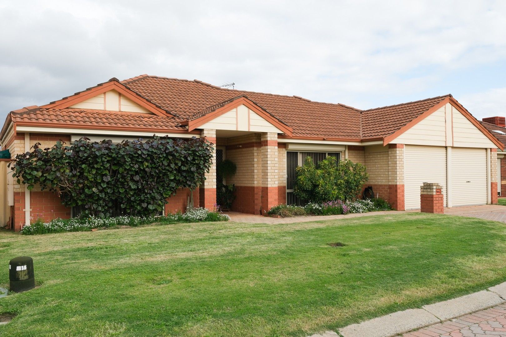 3 bedrooms House in 4 BATTAGLIA PLACE KEWDALE WA, 6105