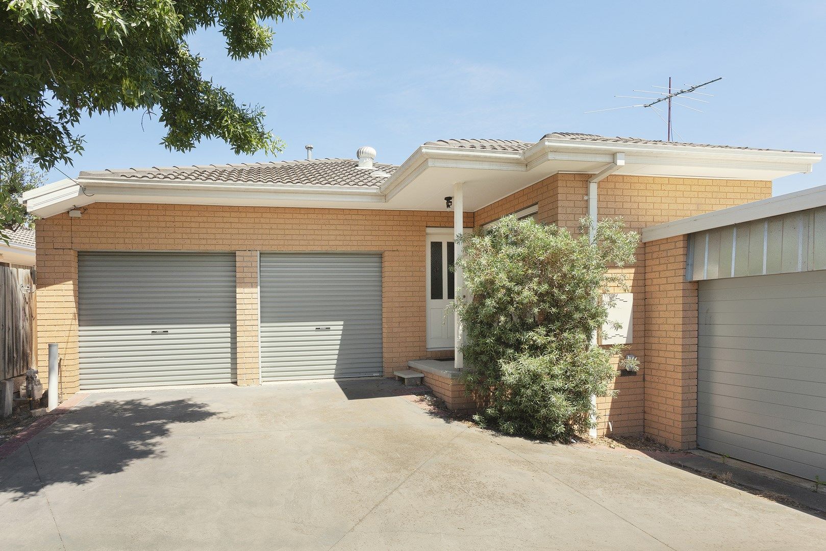 3 bedrooms Apartment / Unit / Flat in 2/162 Power Avenue CHADSTONE VIC, 3148