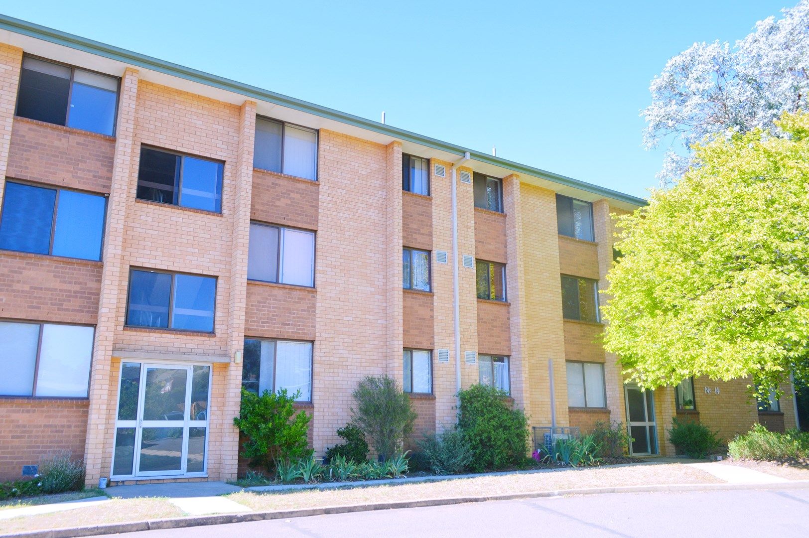 1 bedrooms Apartment / Unit / Flat in 9/14 Walsh Place CURTIN ACT, 2605
