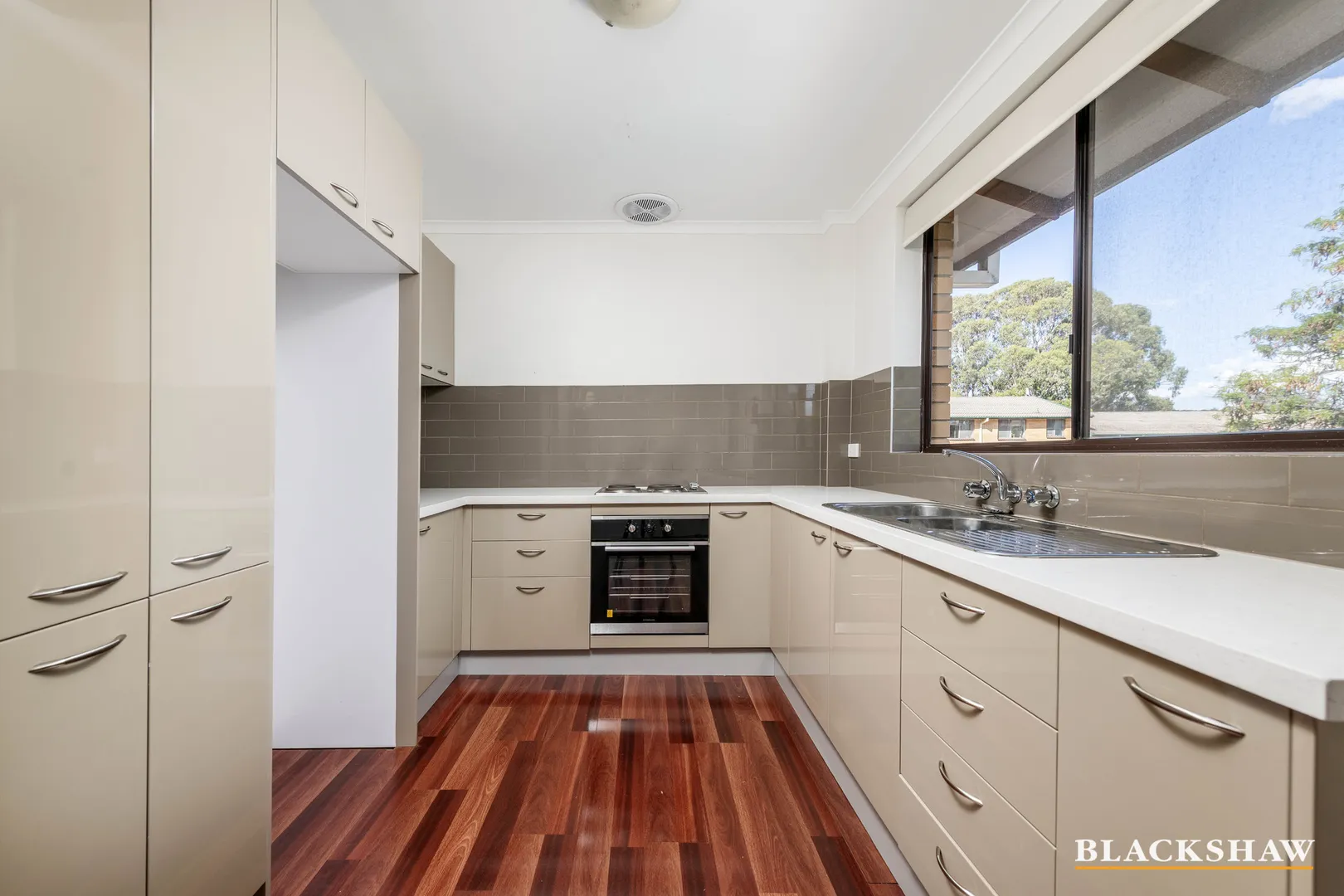 Stylish, Low-Maintenance Living in a Prime Chifley Location - View 5