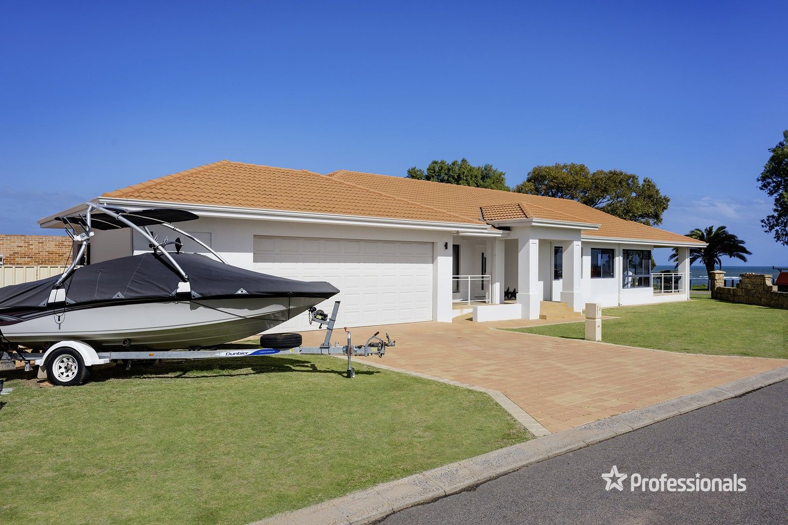 2 Champion Bay Rise, Bluff Point WA 6530, Image 2