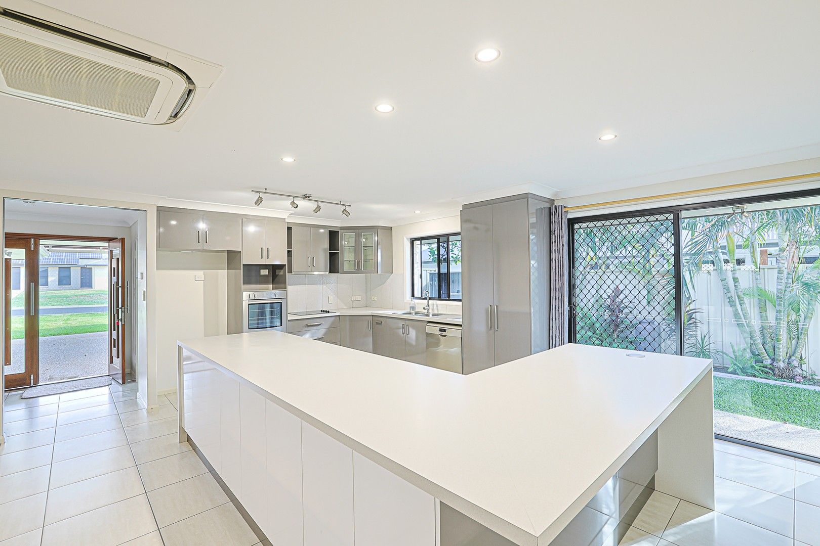 4 bedrooms House in 12 Berthun Street EMERALD QLD, 4720