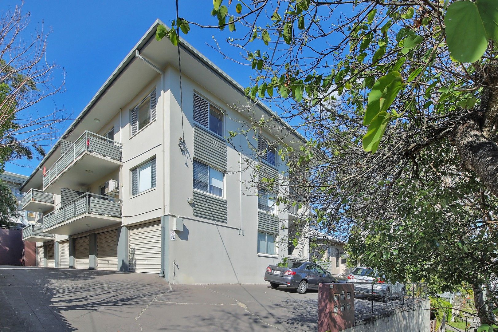 2 bedrooms Apartment / Unit / Flat in 1/16 Ernest Street GREENSLOPES QLD, 4120