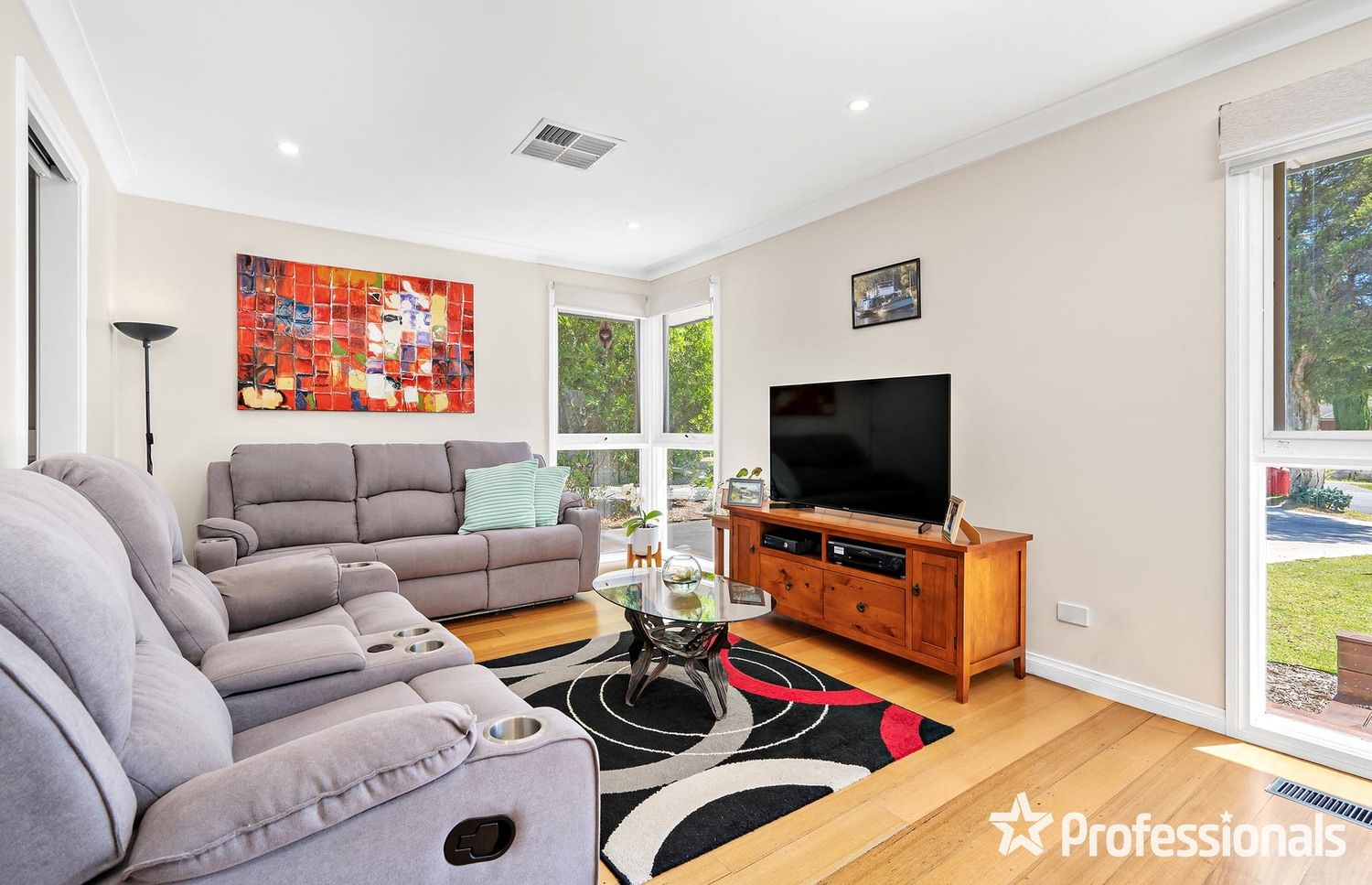 4 Yates Court, Mooroolbark VIC 3138, Image 2