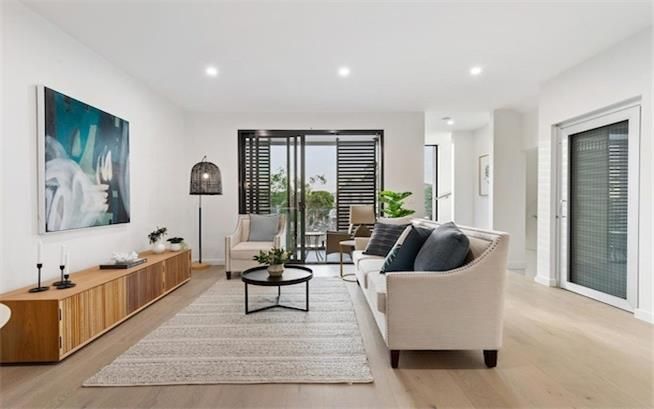 4 bedrooms Townhouse in  MOUNT WAVERLEY VIC, 3149