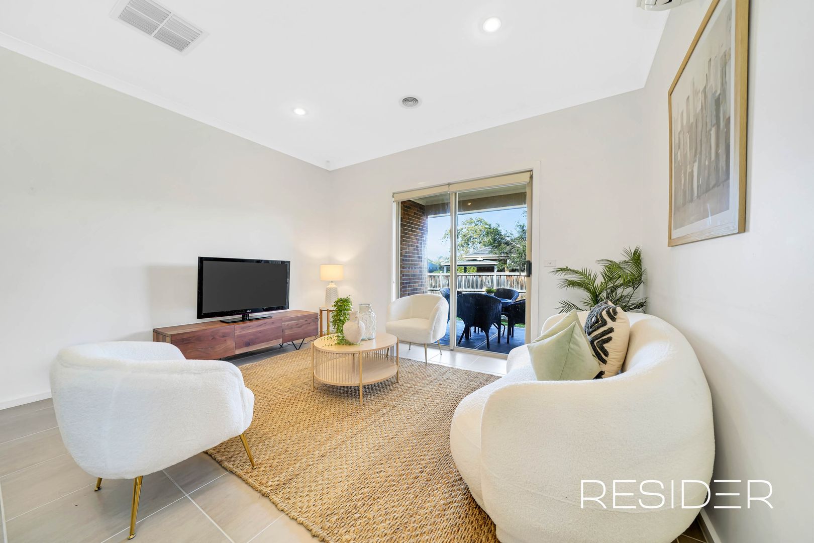 8 Angora Crescent, Doreen VIC 3754, Image 2