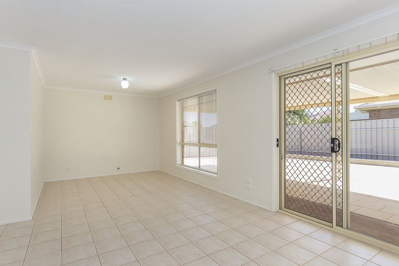 17 Glastonbury Way, Craigmore SA 5114, Image 2