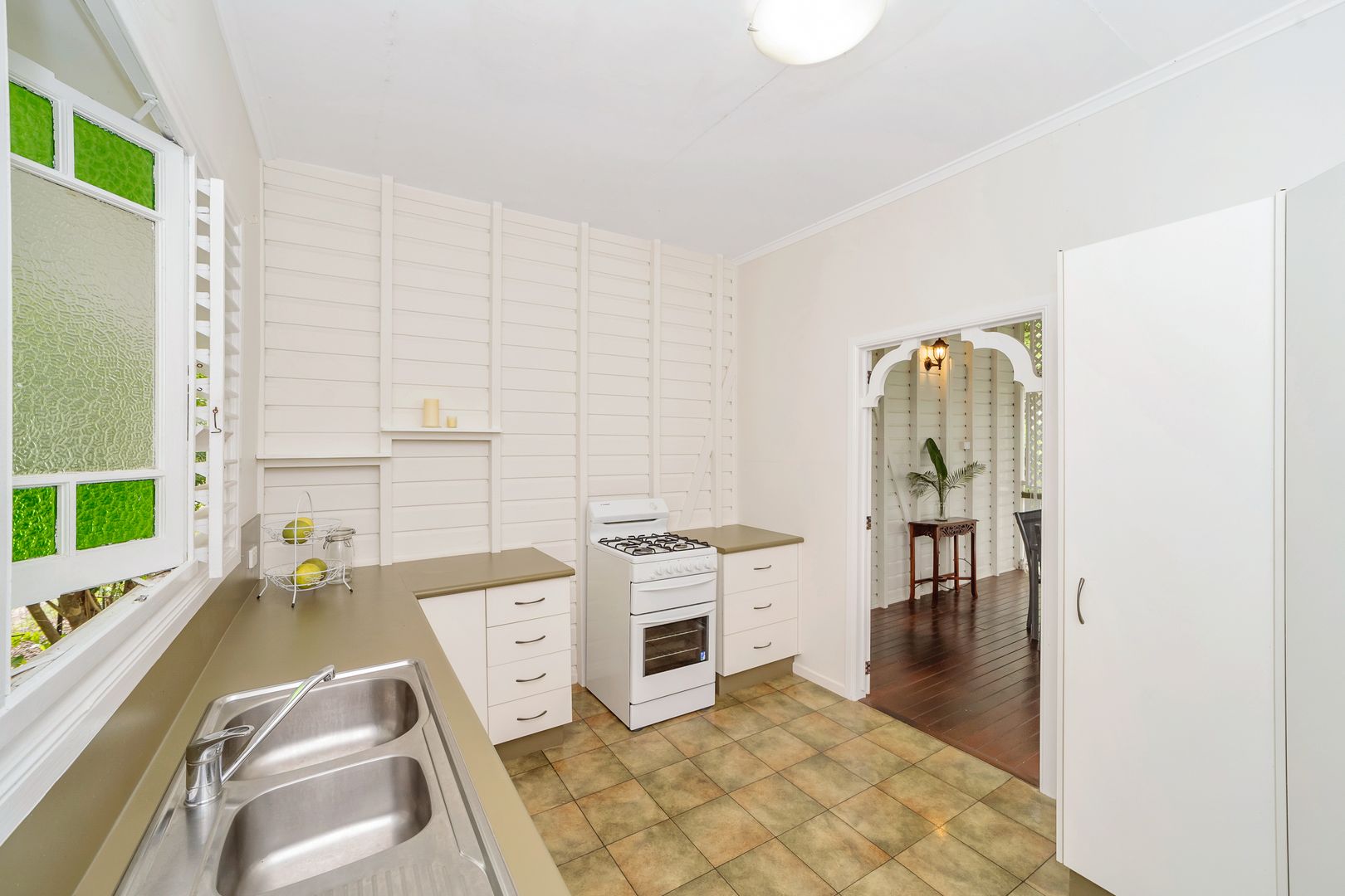 8 Baxter Street, West End QLD 4810, Image 2