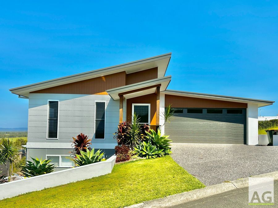 5 bedrooms House in 3 Azalea Cres TALLWOODS VILLAGE NSW, 2430