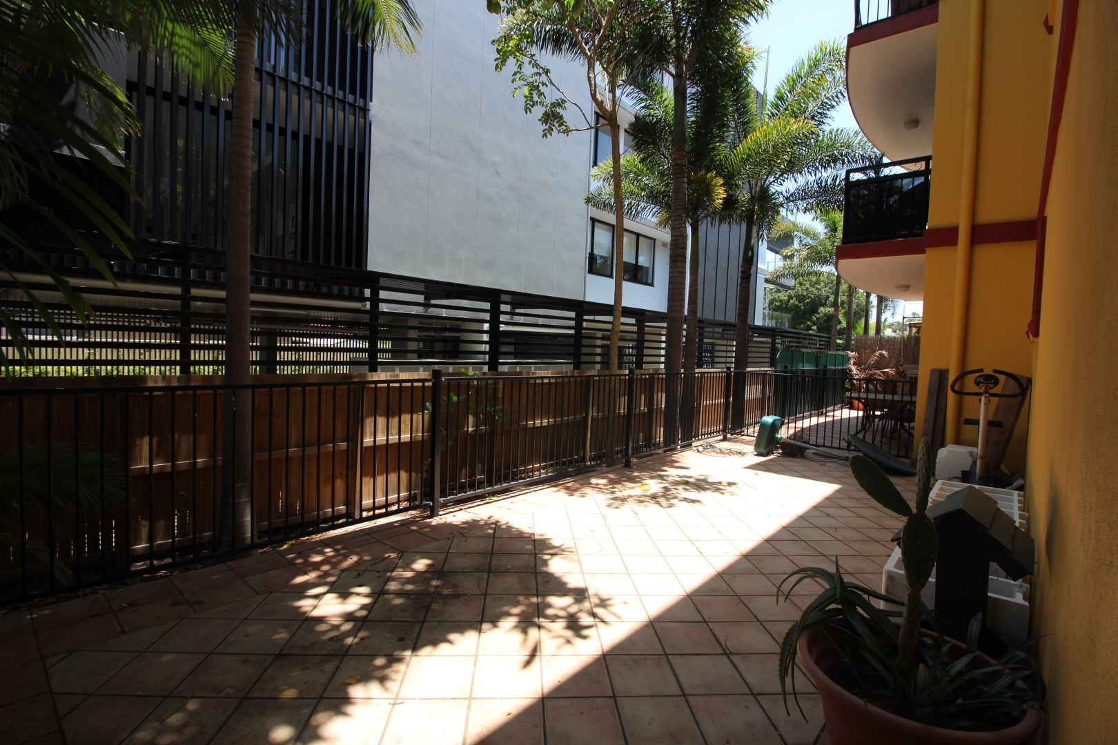 9/10-12 Bath Street, Labrador QLD 4215, Image 2