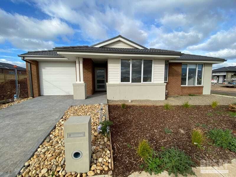 4 bedrooms Apartment / Unit / Flat in 19 Narada Road TRUGANINA VIC, 3029