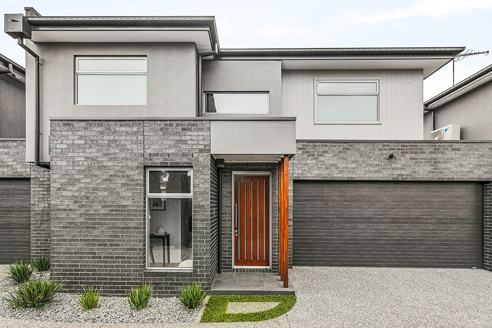 3 bedrooms Townhouse in 2/1 Kitchener Road PASCOE VALE VIC, 3044