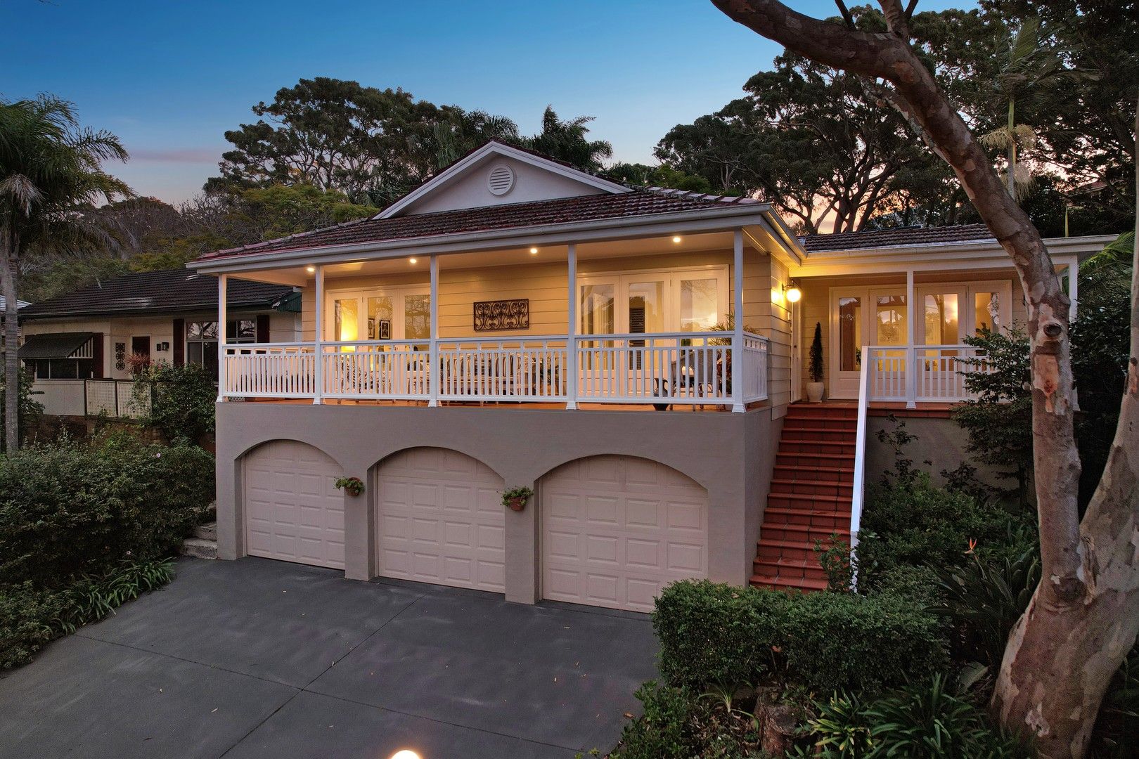 4 bedrooms House in 3 Bruce Avenue CARINGBAH SOUTH NSW, 2229