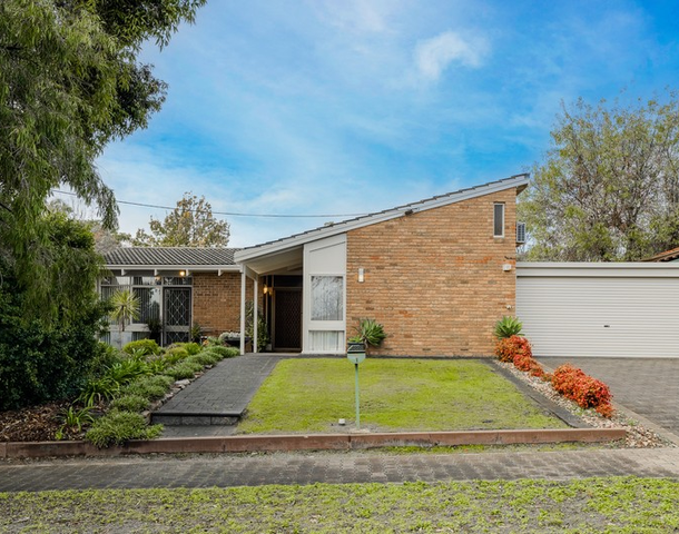 1 Silverdale Crescent, Bellevue Heights SA 5050