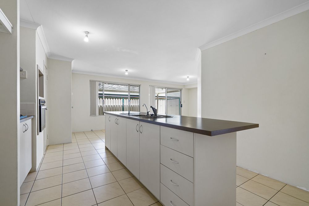 4 Gandossi Court, Success WA 6164, Image 2