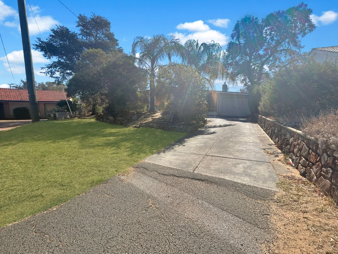 27 Banksia Rd, Camillo WA 6111