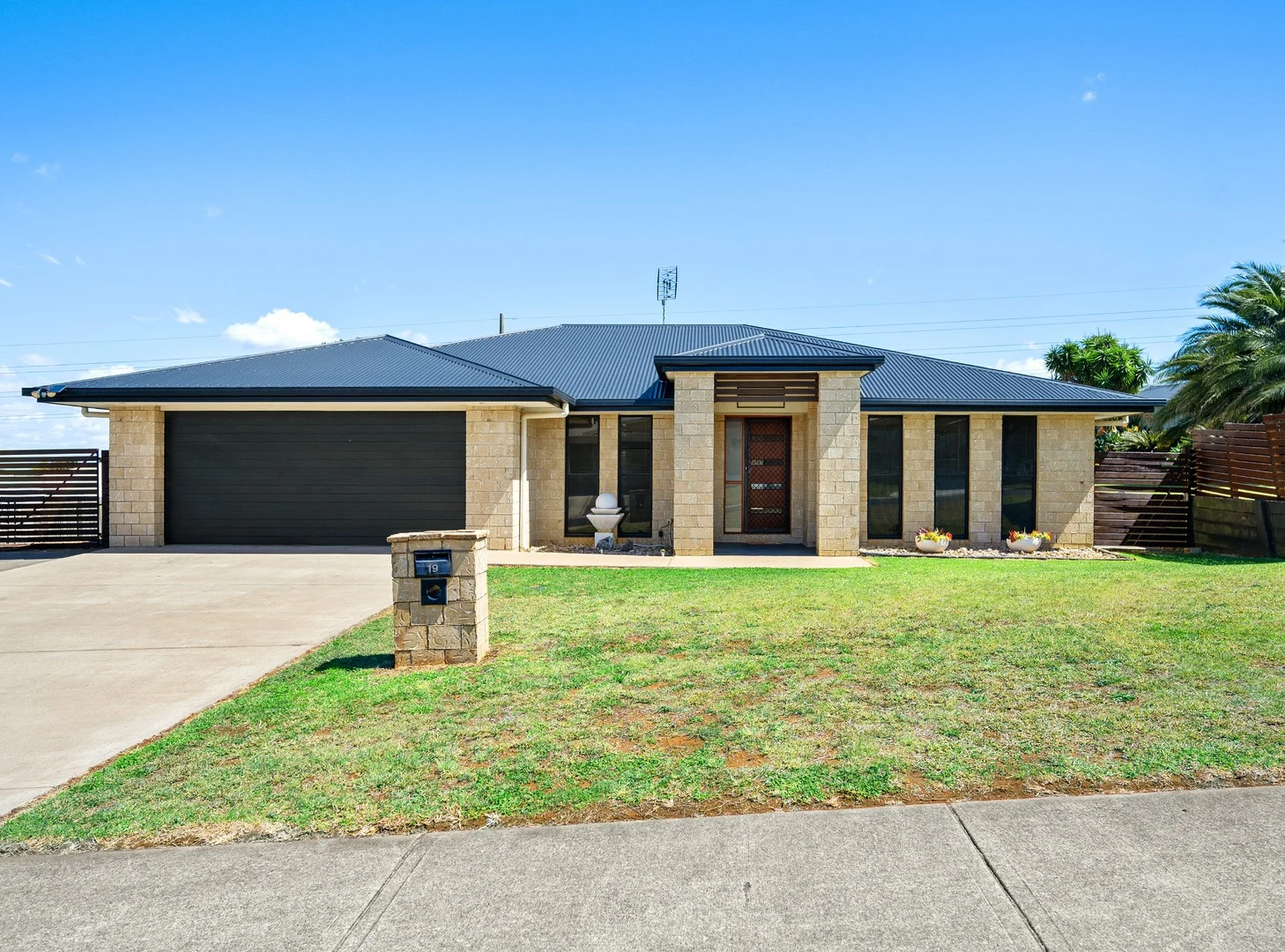 19 Ace Drive, Glenvale QLD 4350