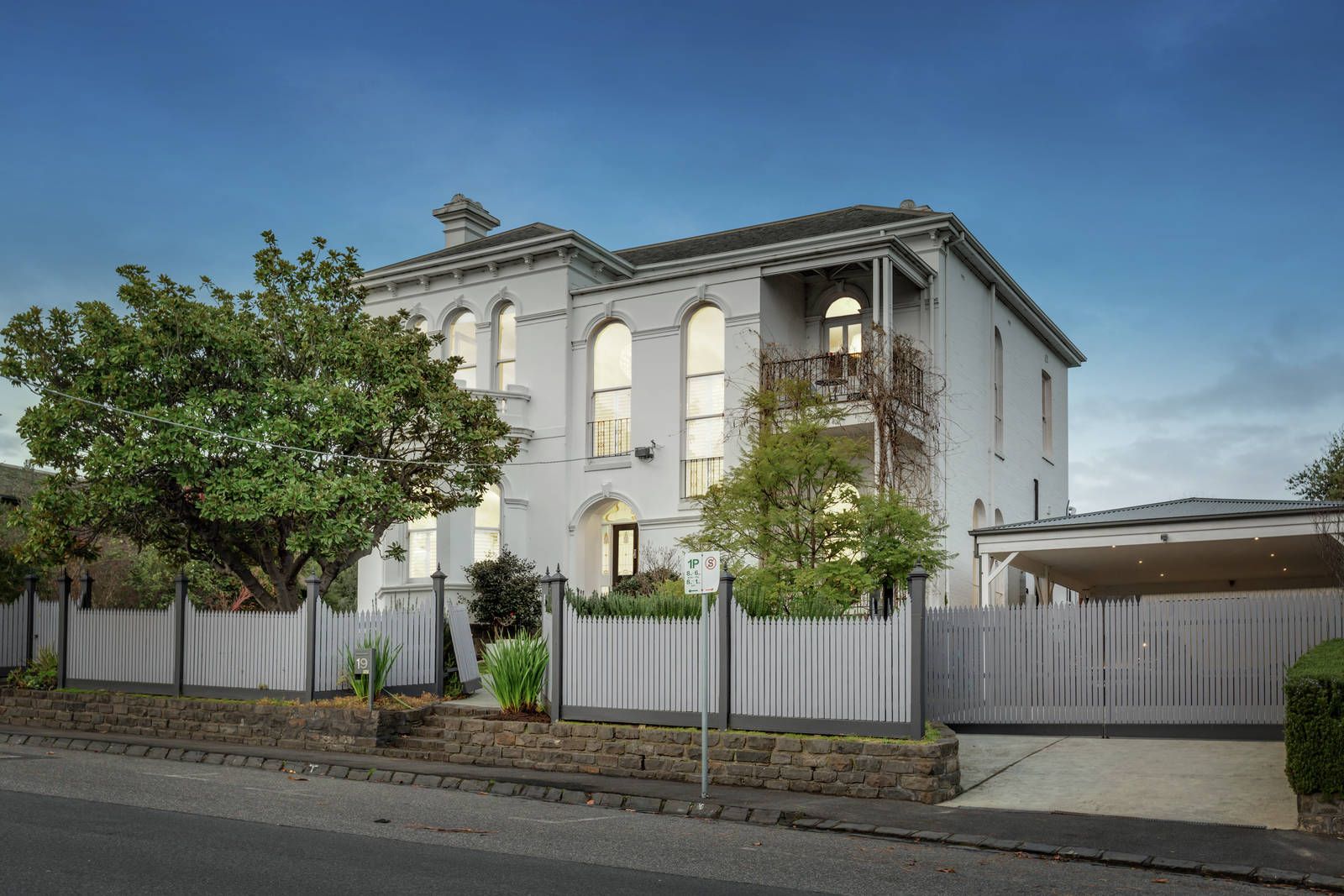 5 bedrooms House in 19 Fairholm Grove CAMBERWELL VIC, 3124