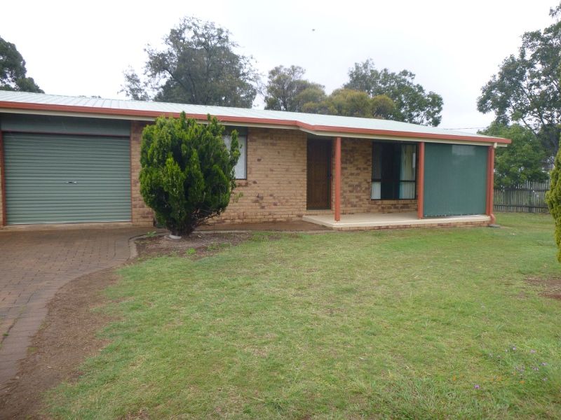 2 24 Baron Street Kingaroy Qld 4610 House For Rent 230 Domain