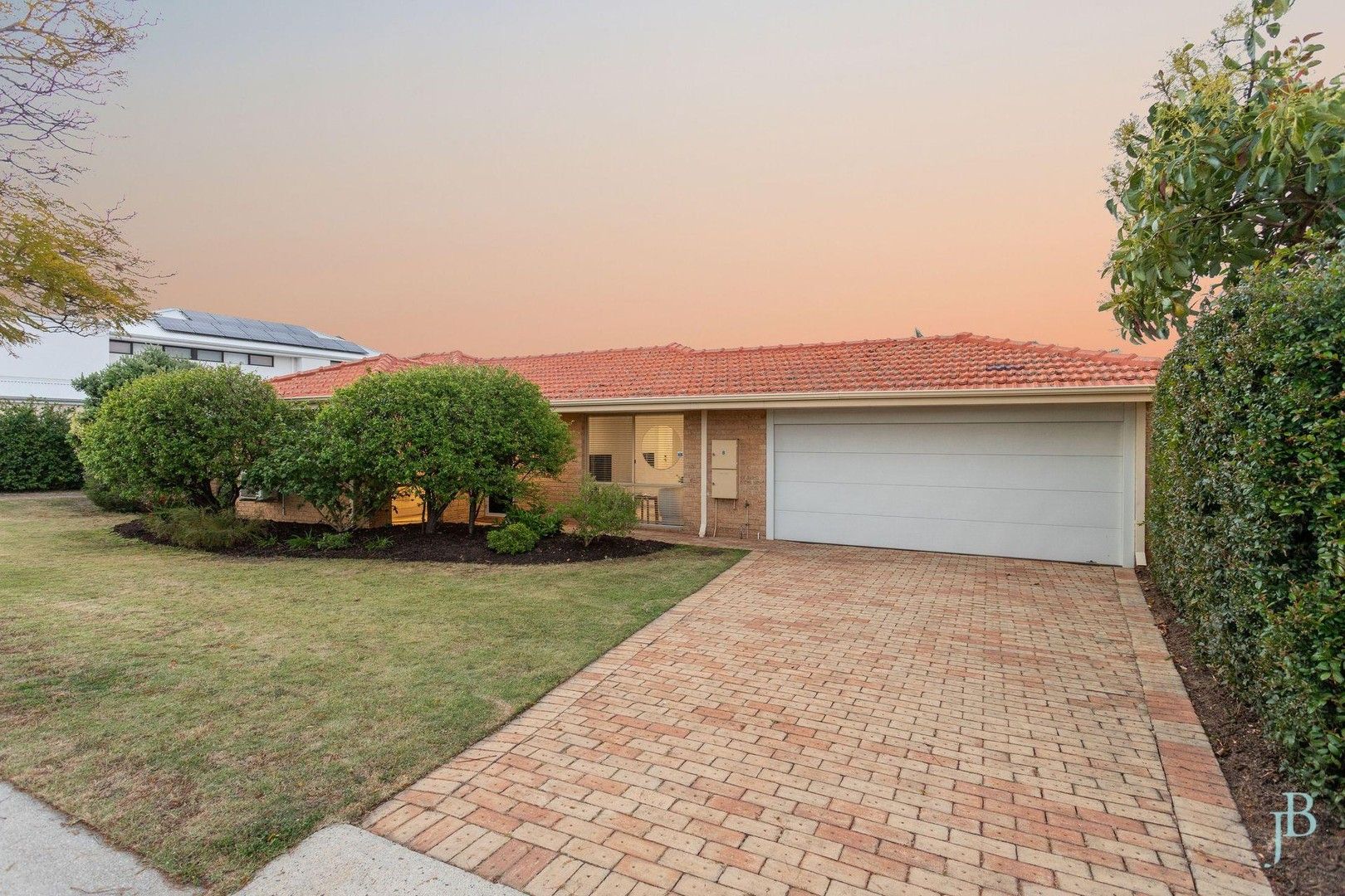 3 bedrooms House in 8 Letchworth Centre Avenue SALTER POINT WA, 6152