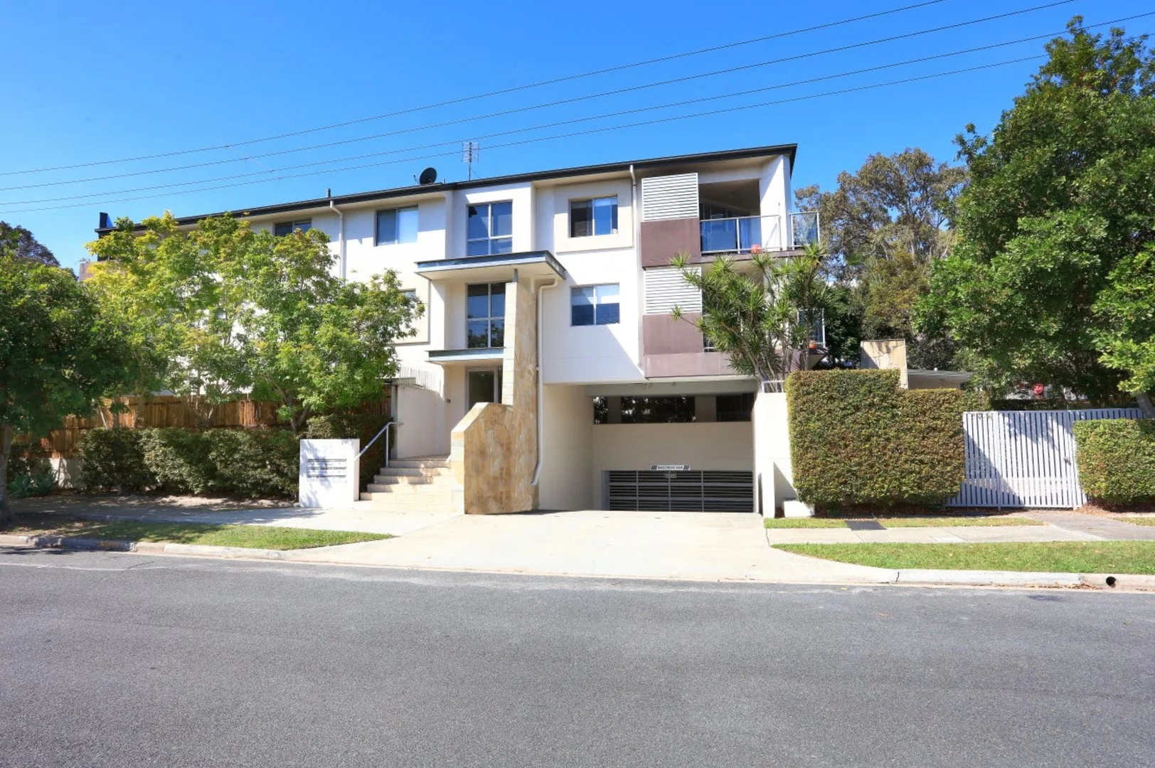 1/21 Middle Street, Labrador QLD 4215