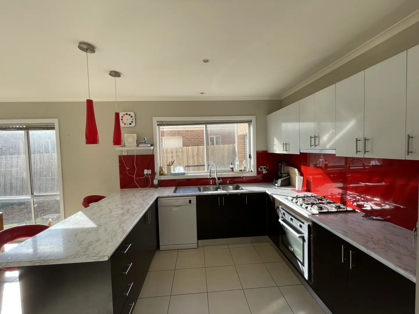 Spacious Double-Storey Family Home in Prestigious Featherbrook Estate - Widok 5