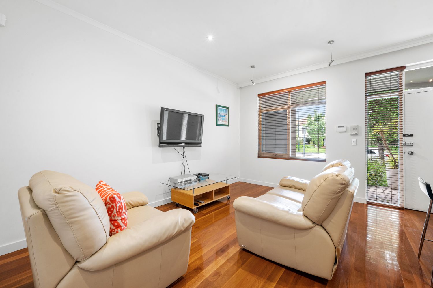 1 bedrooms Apartment / Unit / Flat in 7a/105 Beach Street PORT MELBOURNE VIC, 3207