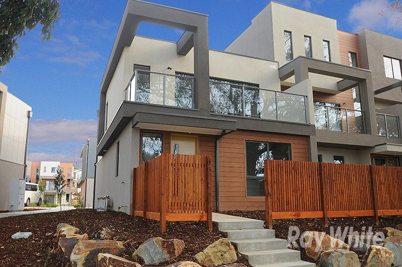 2 bedrooms Townhouse in 15 Lithgow Way MOOROOLBARK VIC, 3138