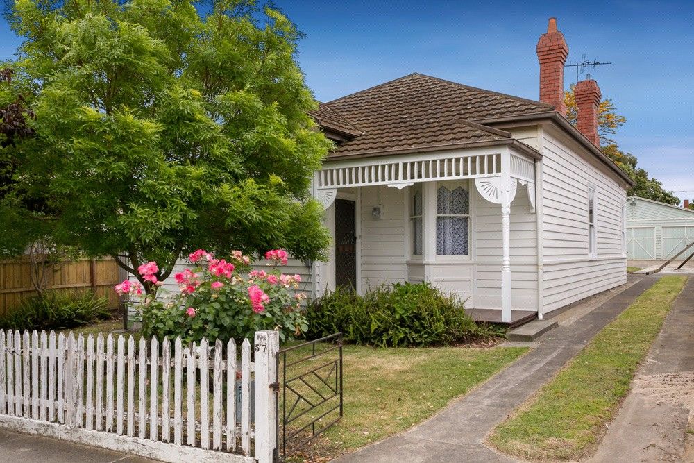 4 bedrooms House in 57 Euston Road HUGHESDALE VIC, 3166