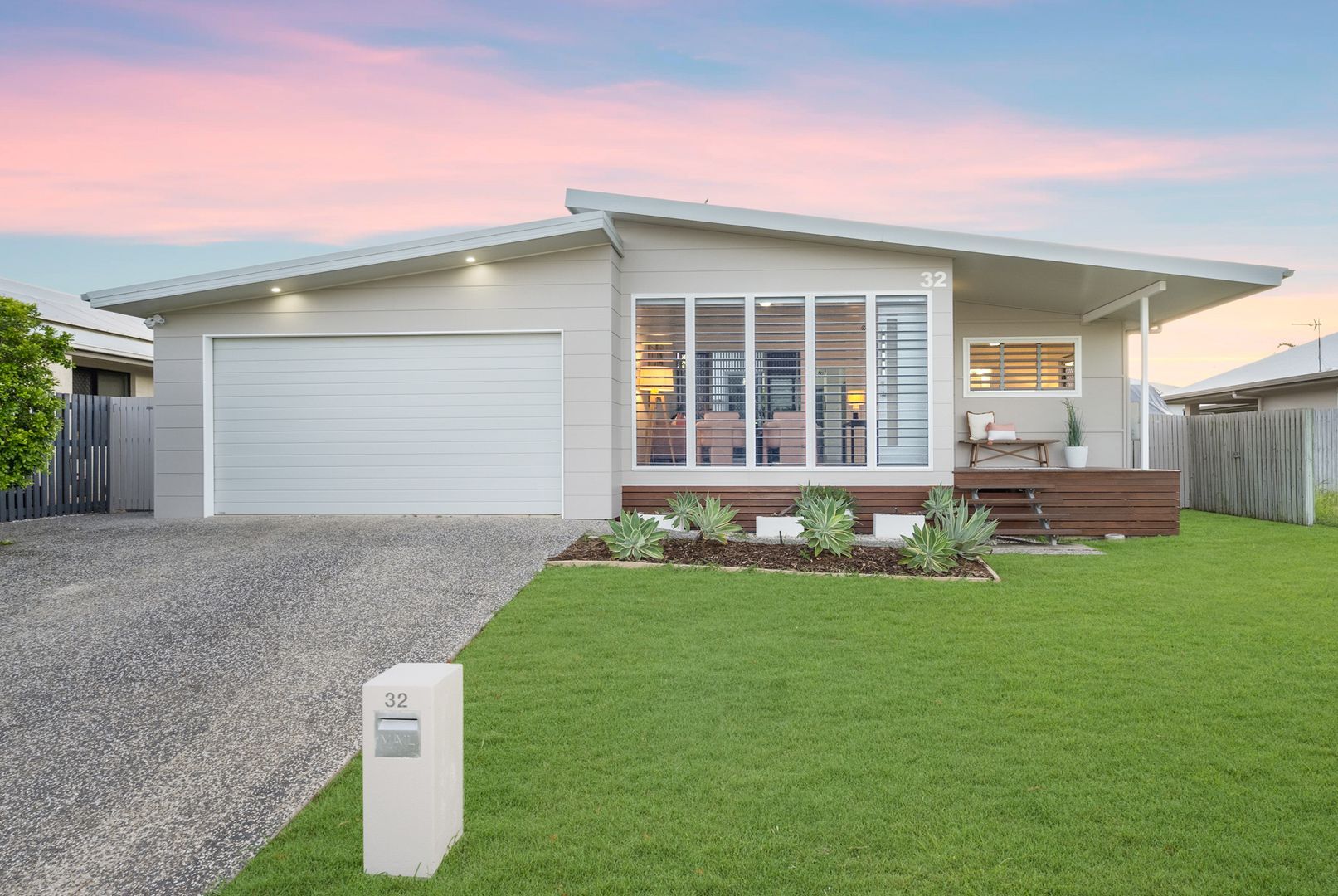 3 bedrooms House in 32 Daydream Circuit BURDELL QLD, 4818