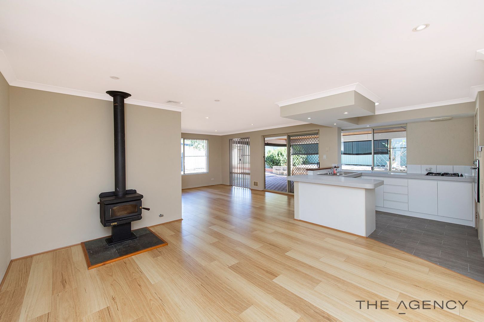 4 bedrooms House in 14 Satinash Retreat HALLS HEAD WA, 6210